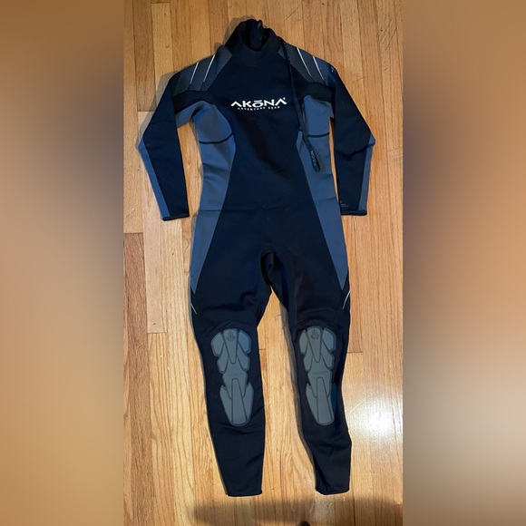 Akona Women’s 1mm Wetsuit, size 11/12 - Picture 6 of 7